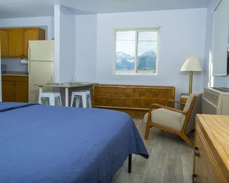 Dark Sky Suites Hotels in Custer County