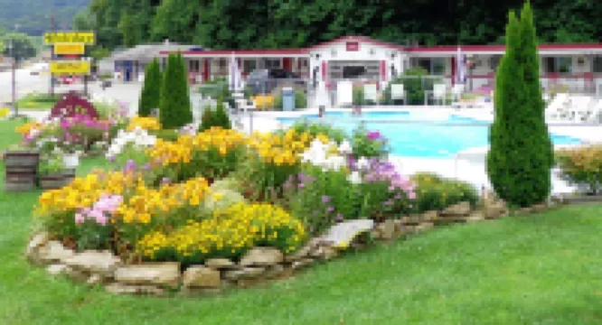 A Holiday Motel - Maggie Valley Hotels in Maggie Valley