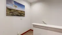 Grayfox 2 Pet-Friendly, 5-Star with Private Hot Tub, 2 Car Garage and Prime Location Condo