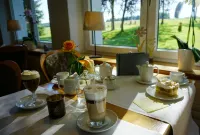 Waldhotel Auszeit Mit Restaurant & Café - Завтрак