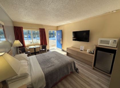 Pine Needles Inn