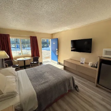 Pine Needles Inn