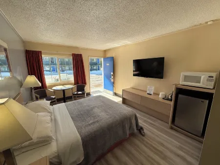 Pine Needles Inn Отели в г. Дансмьюир