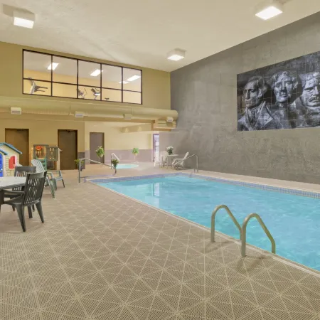 Rushmore Express & Suites