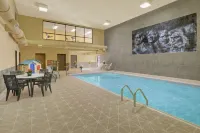 Rushmore Express & Suites - Pools