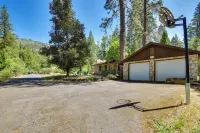 7 Mi to Yosemite Natl Park Riverfront Getaway! Hotels in El Portal
