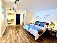 Beautiful, quiet place to stay with lovely beach access and stunning views. Hotel dekat Swartz Bay Terminal