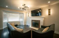 Charming ModernRetro Home! Hotels in Elmhurst