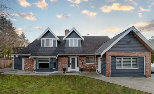 Spacious & Modern by the Beach ~ King & Queen Beds Hotels in White Rock