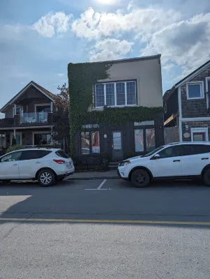 Canalside Restaurant & Inn Hotels in Welland