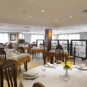 Hotel y Apartamentos Arias