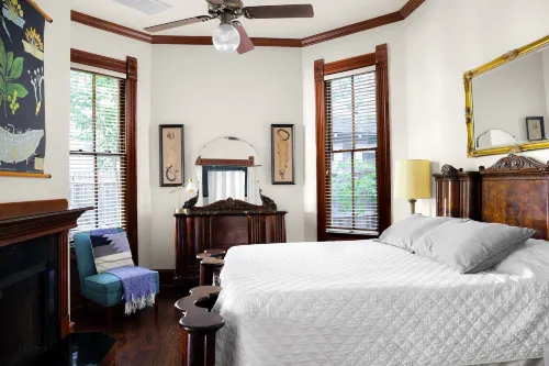 Brava House Bed and Breakfast Hotels in West Lake Hills