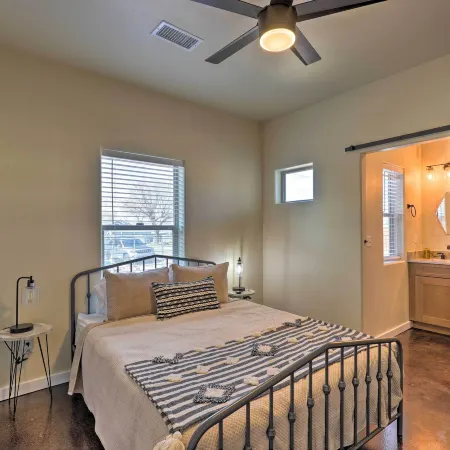 Modern Retreat 3 Blocks to Dtwn Williams and Rte 66