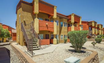 Mesquite Condo w/ Community Pool & Hot Tub!