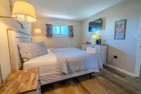 Breathtaking Ocean Views and Cozy Balcony - Charming Getaway