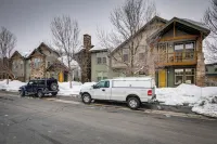 Cozy Park City Townhome by Dining, Shops and More! - WiFi