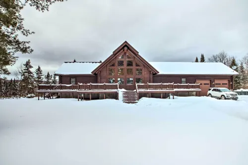 Spacious Twin Mountain Vacation Rental on 5 Acres! - parking