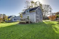 Cozy Historic Wakefield Home Close to Beaches - Pet friendly