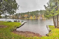 'Skylight' Adirondack Cabin w/ on-Site Lake - parking