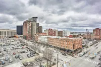 Dtwn Cleveland Loft-Style Condo Walk to Stadiums!