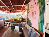 Casa de LIS Hotel & Tourist Info Centre Hotels in Turrialba