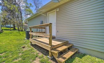 Charming One-Level Home w/ Deck, Walk to Dtwn