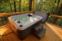 Couples Spa and Luxurious Shower - Cozy Kentucky Retreat فنادق في Menifee County
