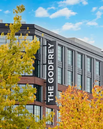 The Godfrey Detroit, Curio Collection by Hilton Отели рядом с достопримечательностью «Joe Louis Arena»