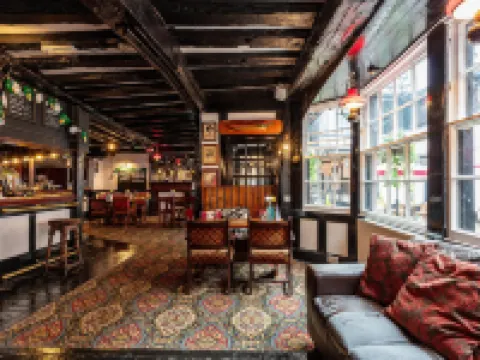 The New Inn by Roomsbooked Hotels in Gloucester