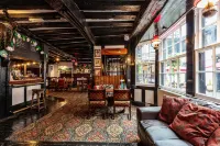 The New Inn by Roomsbooked Hotels in Gloucester