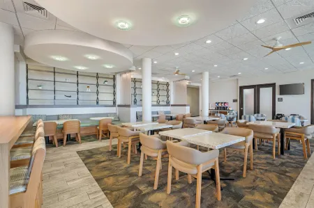 Hampton Inn Virginia Beach-Oceanfront North Отели рядом с достопримечательностью «Парк штата Ферст Ландинг»