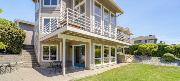 Modern Retreat w/ Hot Tub - Steps to Lake Chelan! Hotels in Chelan County