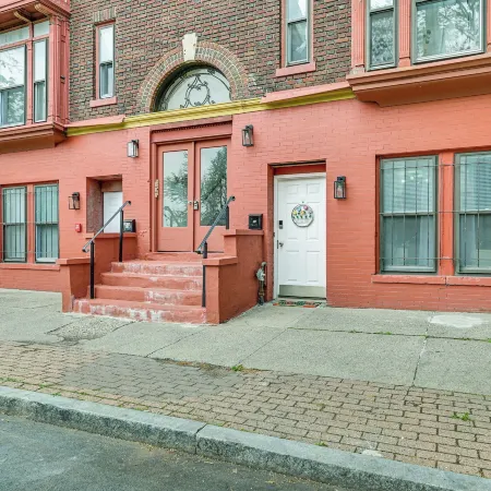 Walk to Downtown Albany Ten Broeck Triangle Apt!
