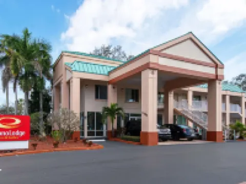 エコノ ロッジ イン & スイーツ クリアウォーター セントラル クリアウォーターのホテル