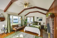 1 Mi to Downtown Salem: Studio w/ Fire Pit Access Hotels in Marblehead