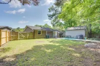 Cozy Goose Creek Escape w/ Patio & Grill - Homestays