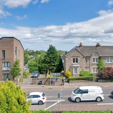 Edinburgh Bungalow Royal Infirmary Hospital Airport Free Prosecco and Parking B