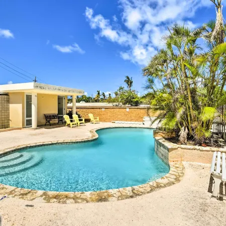 Private Pool + Rooftop Views Near Seven Seas Beach