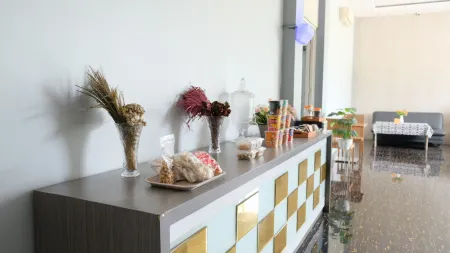 LG Hotel Отели в г. Kaliwates