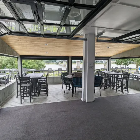Riverboat Inn & Suites