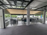 Riverboat Inn & Suites Hotel di Madison