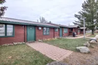 Rib Waters Inn - Motels