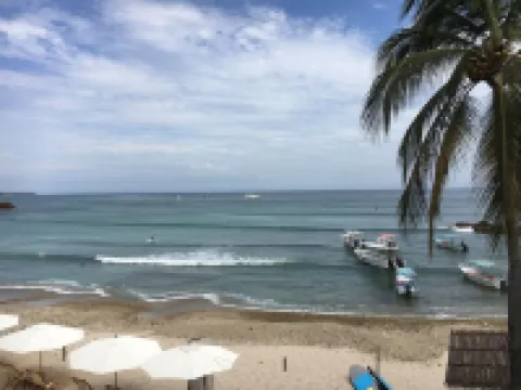 Perfect surfer getaway and family friendly beachfront condo Hoteles en Punta de Mita