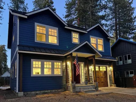 Build memories in the heart of Kings Beach! Отели рядом с достопримечательностью «Государственная зона отдыха Кингс Бич»