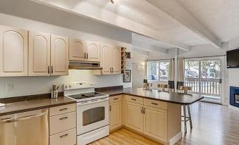 View of Steps from Main St, quiet 2-bdrm condo w/views, fireplace, hot tub ...