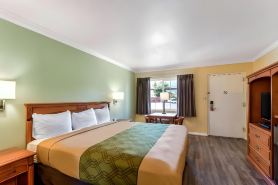 Econo Lodge Woodland Near I-5