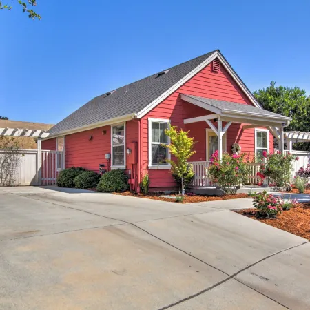 Serene Bungalow-Style Home in Point Reyes Station!