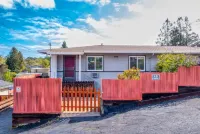Charming 2-bedroom house in Downtown Walnut Creek with WiFi and AC