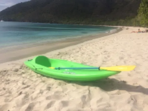 Couples Retreat, Sweeping VIEWS, Kayaks Await at the Beach!