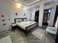 Thar View Hostel - parkir
